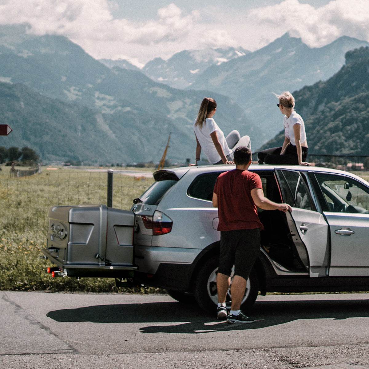 GearDeck_Cargo_Carrier_on_Road_Trip_with_Friends - Let's Go Aero